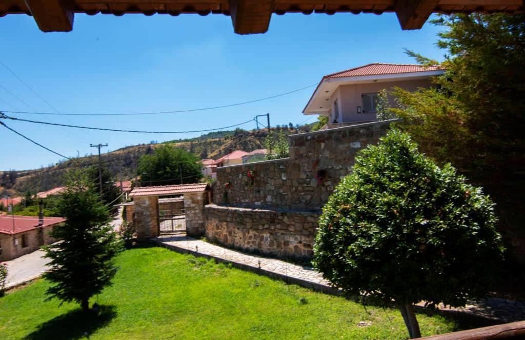 Throfárion Traditional Stone Home With View מראה חיצוני תמונה